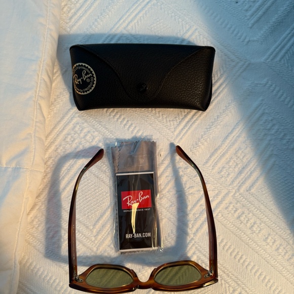 Never Worn Ray-Ban State Street Sunglasses main image 6